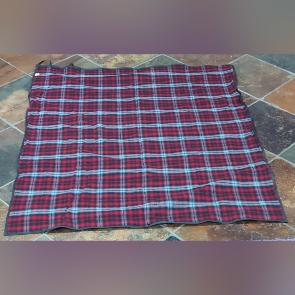 Pendleton Roll-Up 100% Wool Nylon Backed Travel Blanket Plaid W/ Handle